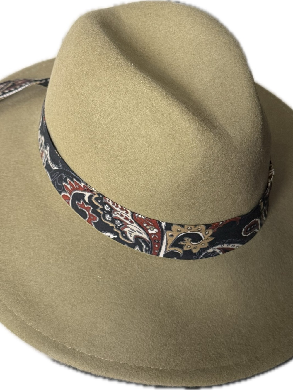 Wyeth Women's Tan Felt Fedora Wool Hat with Paisley Band 3.5 Bring Sophisticated